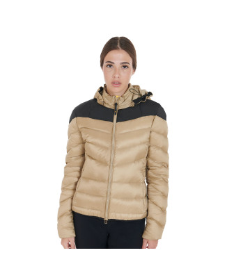 SLIM FIT DAMEN-DAUNENJACKE MIT ABNEHMBARER KAPUZE