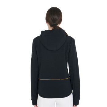 CHAQUETA SOFTSHELL SLIM FIT CON CREMALLERA Y CORTE CORTO PARA MUJER