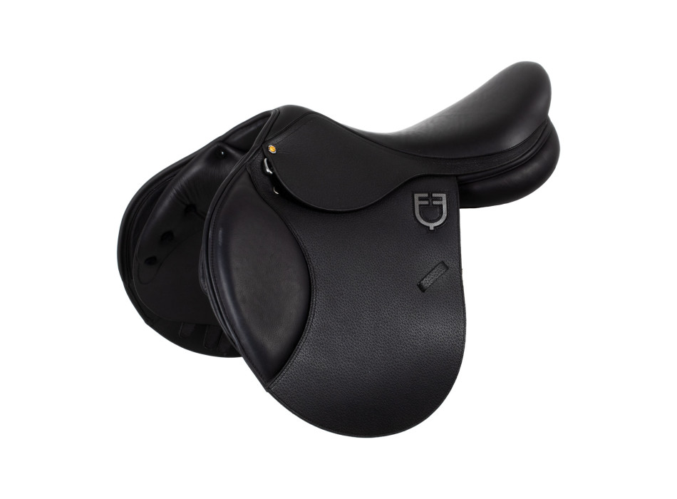 SELLE DE SAUT DOUBLE CUIR.